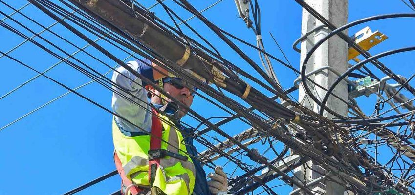 Preocupación de los vecinos por el exceso de cableado eléctrico en el centro de Concepción