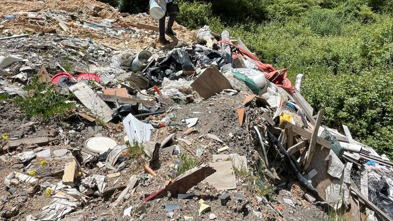 Vertederos ilegales amenazan el ecosistema del Cerro Manquimávida en Chiguayante