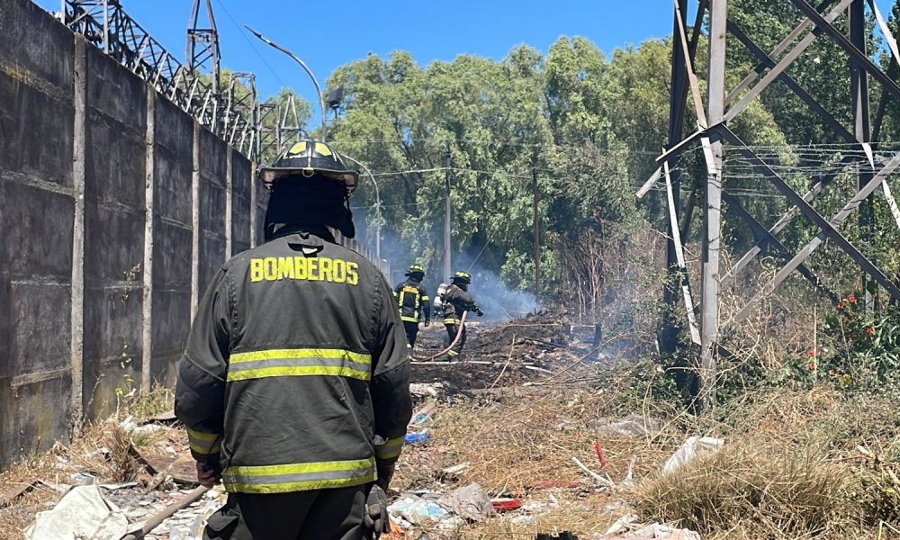 Incendio de pastizales en Concepción afecta a subestación eléctrica de EFE