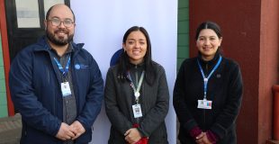 Felipe González, director médico de Clínica Andes Salud Puerto Montt; María Cristina Cardemil, Subdirectora Área de Salud de Desafío Levantemos Chile.; y Romina Barrientos, tecnóloga médica de Otorrinolaringología del Servicio de Salud Chiloé lideraron el operativo médico en Ancud, Chiloé.